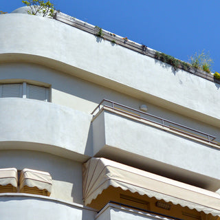 Alumina Ð A Story Of Form And Light