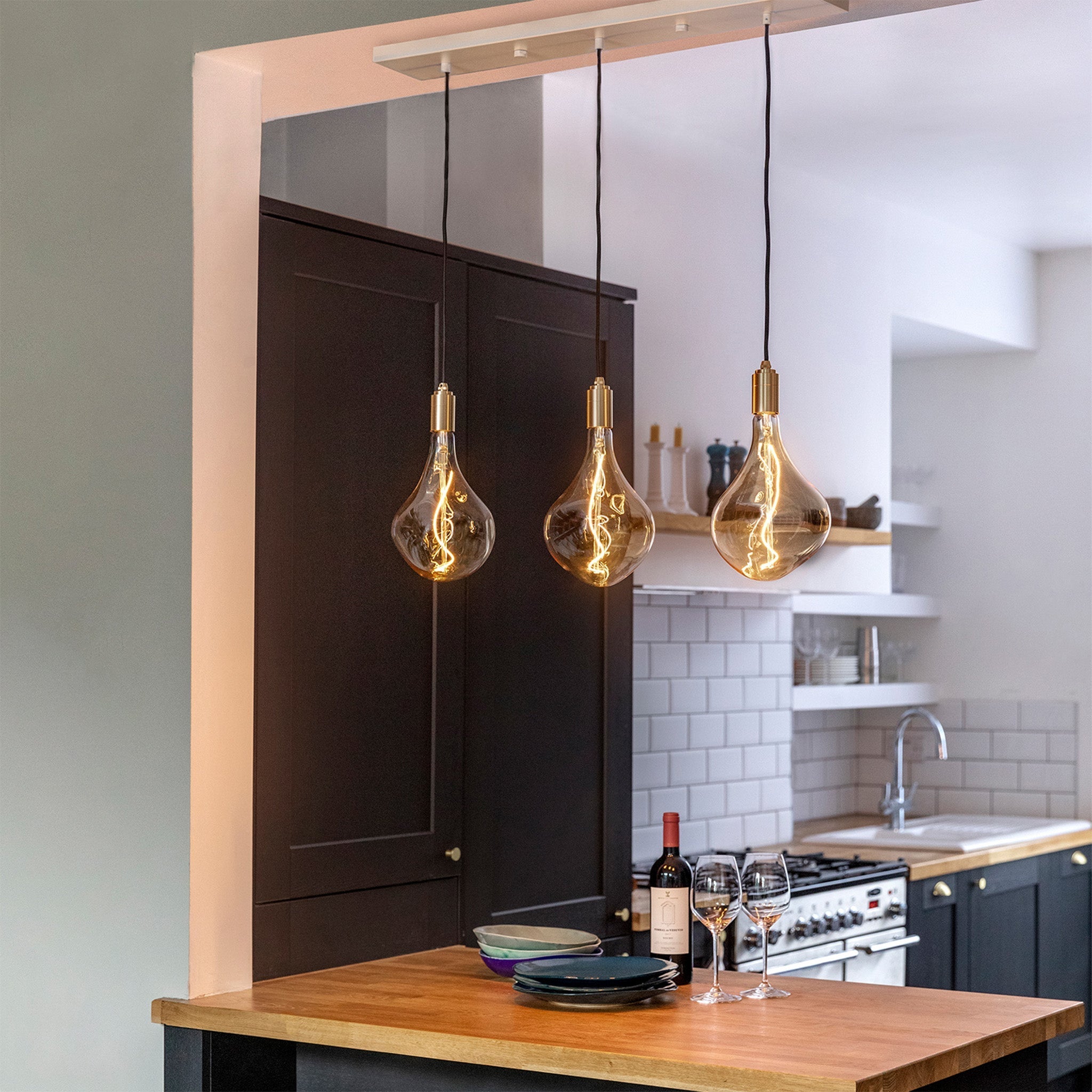 Triple pendant lights for kitchen top